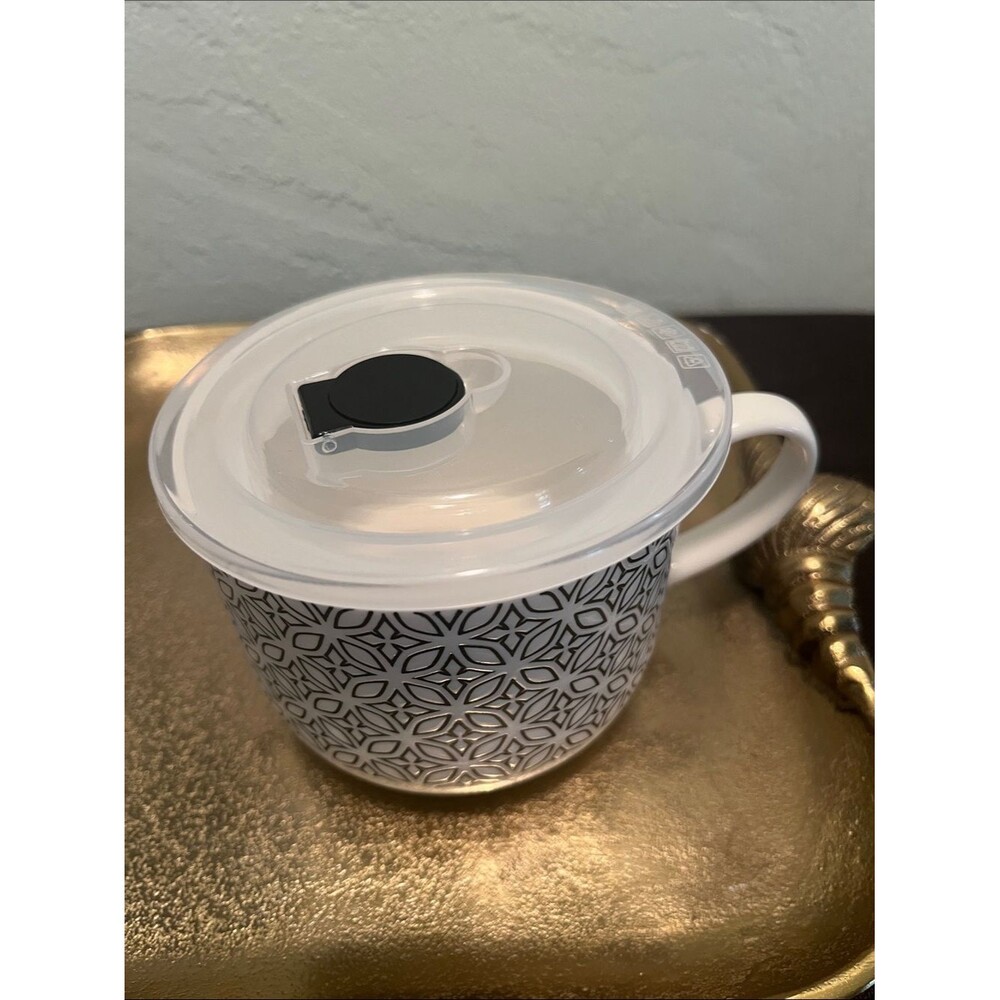#2067* julie's closet White and Black Geometric Ceramic Mug with Clear Lid